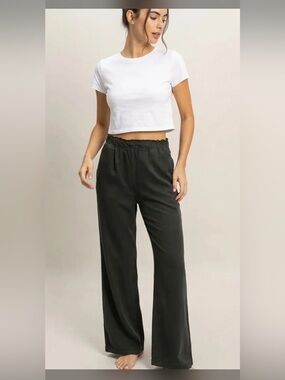 Double Zero Woman’s Elastic Waist Pull On Flare NWOT Large Black
